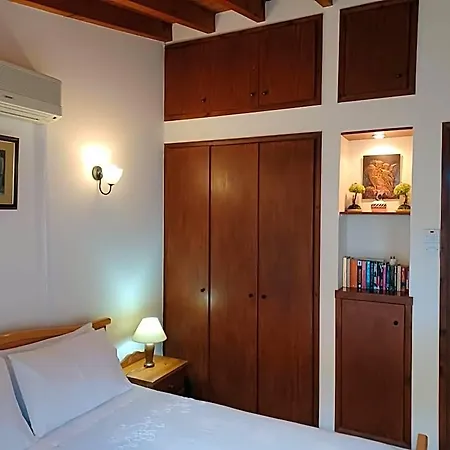 Hotel Niovi House 4*