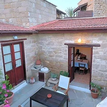 Niovi House 4*