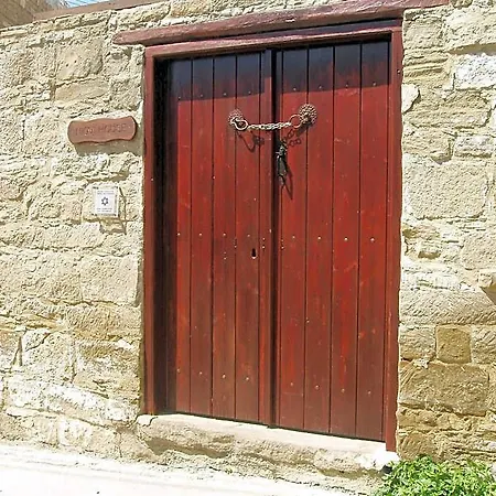 Niovi House