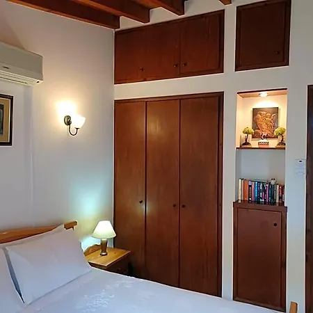 Niovi House Tochni