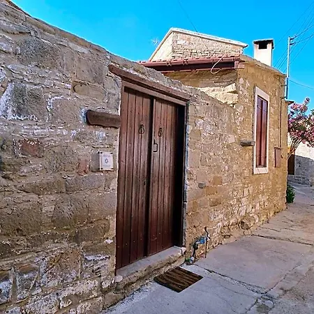 Niovi House Hotel Tochni