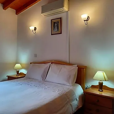 Niovi House 4*