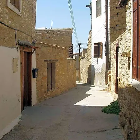 Niovi House Tochni