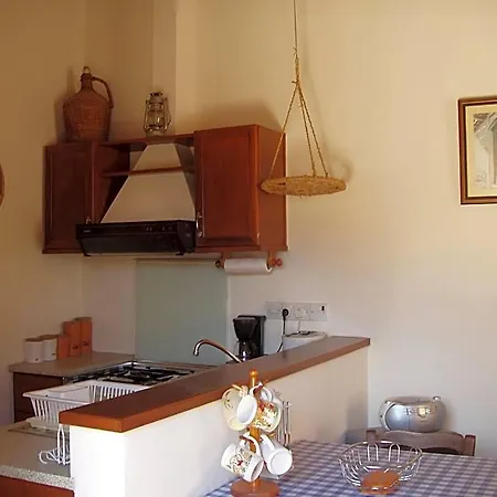 Niovi House Tochni